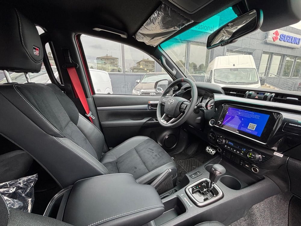 Toyota Hilux nuova a Cremona (12)