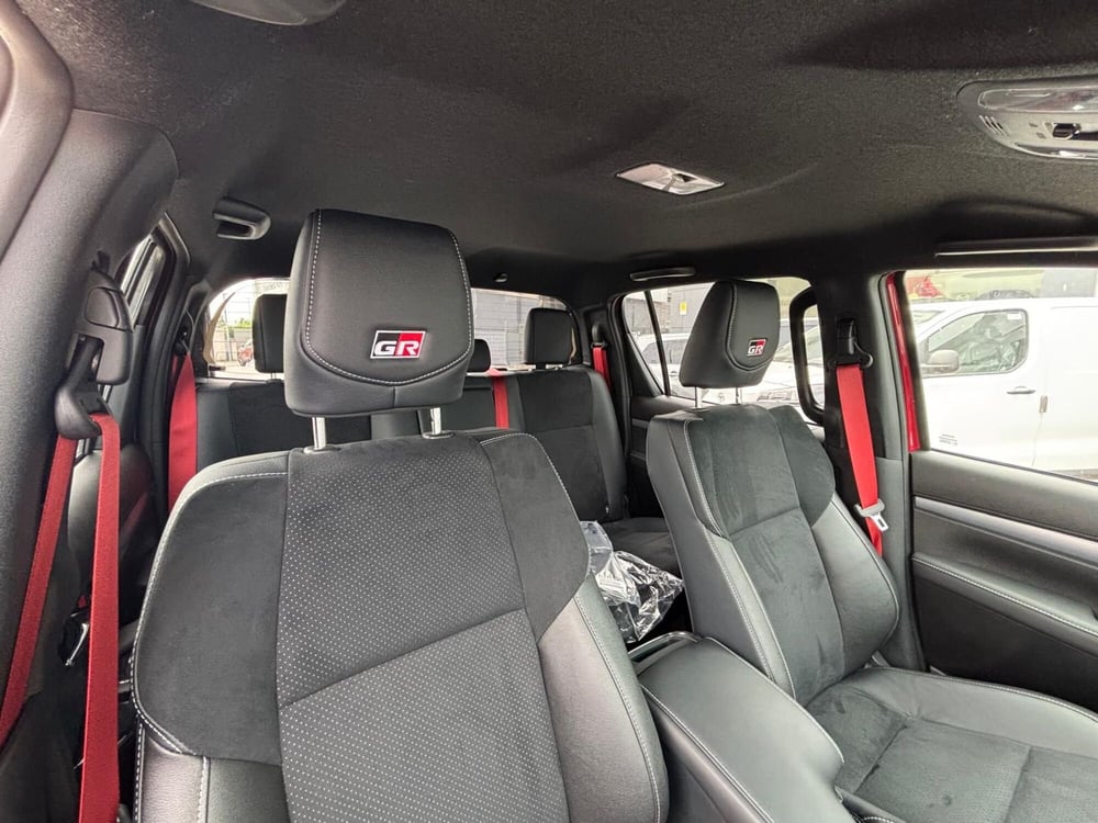 Toyota Hilux nuova a Cremona (13)