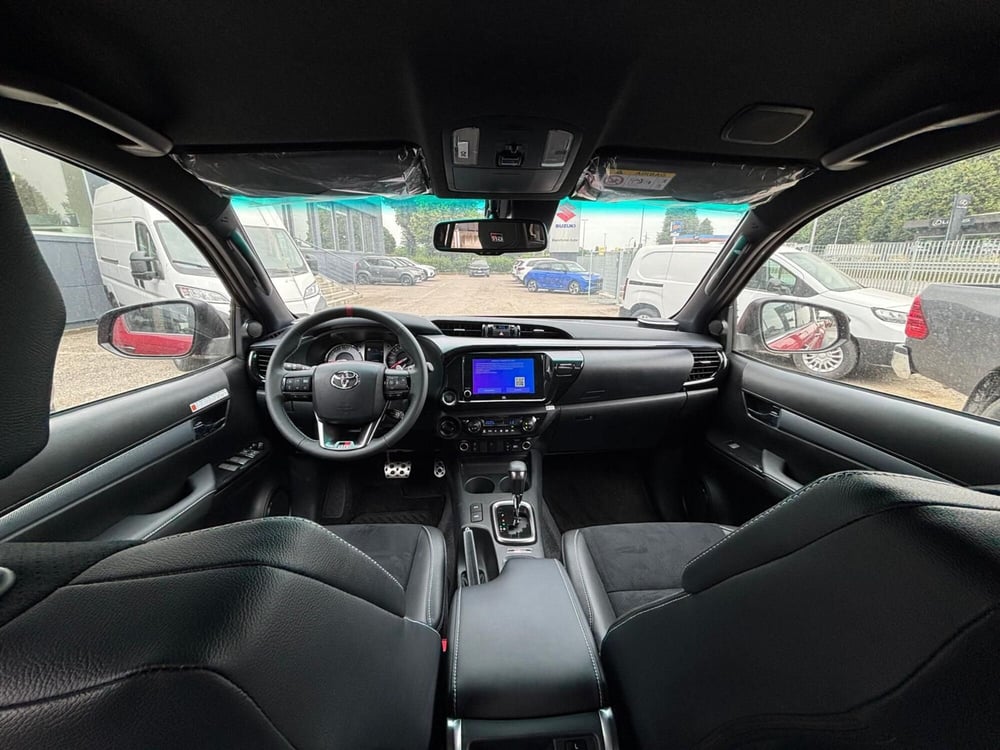 Toyota Hilux nuova a Cremona (14)