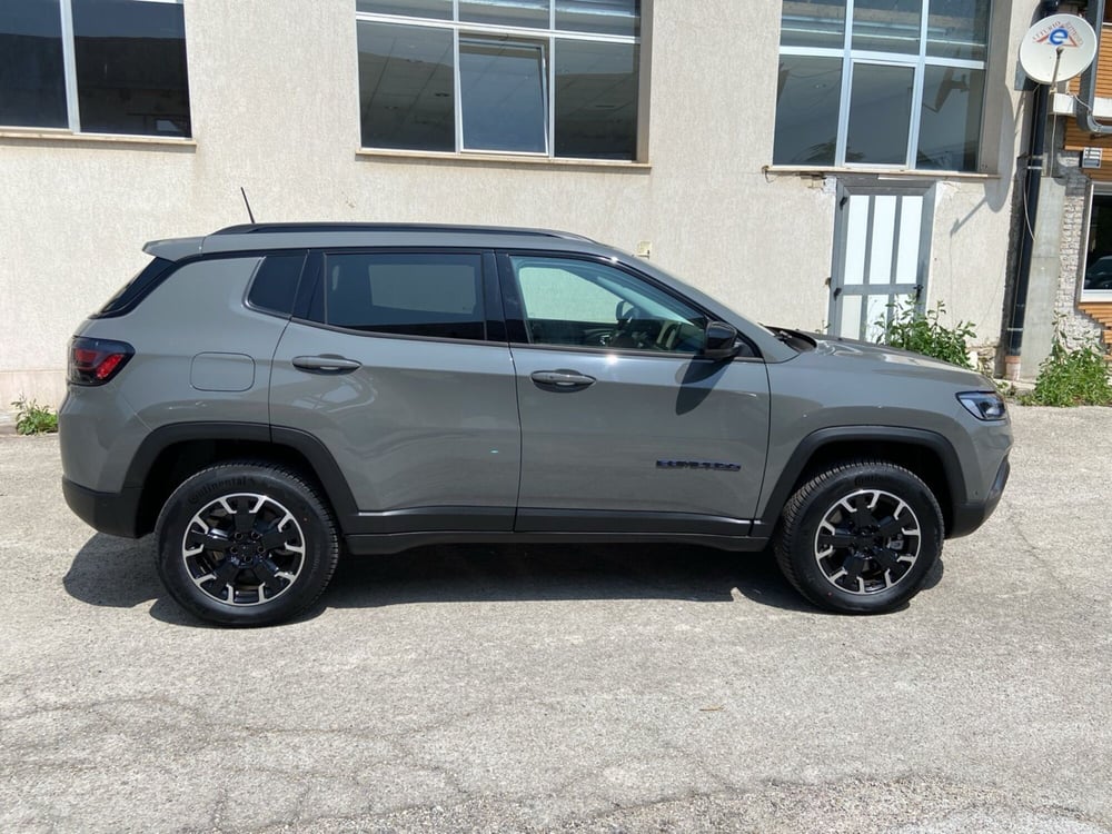 Jeep Compass nuova a Chieti (7)