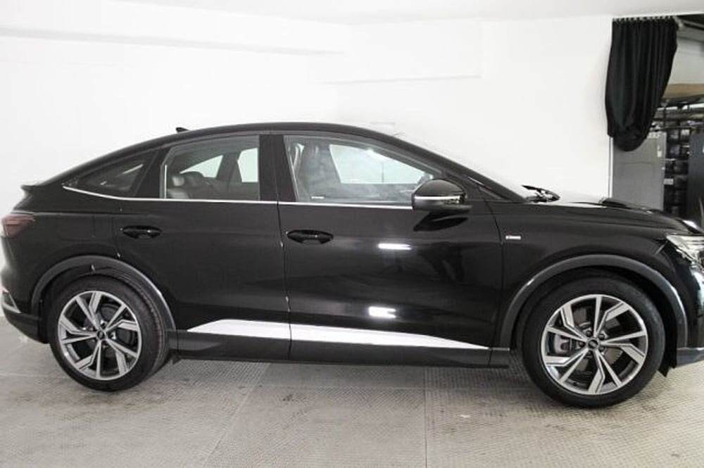 Audi Q4 Sportback usata a Novara (2)