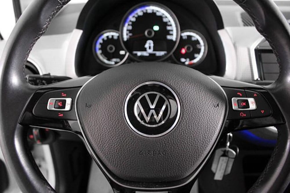 Volkswagen e-up! usata a Novara (15)