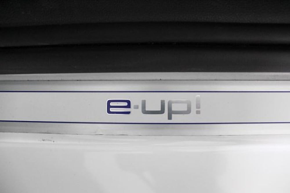 Volkswagen e-up! usata a Novara (17)