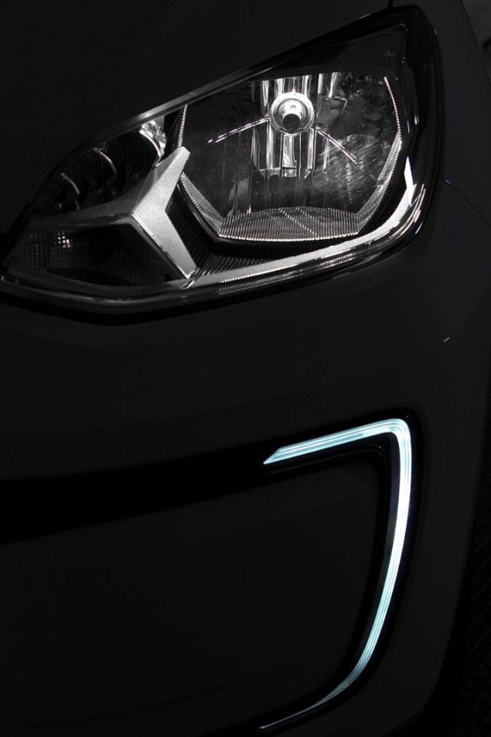 Volkswagen e-up! usata a Novara (18)