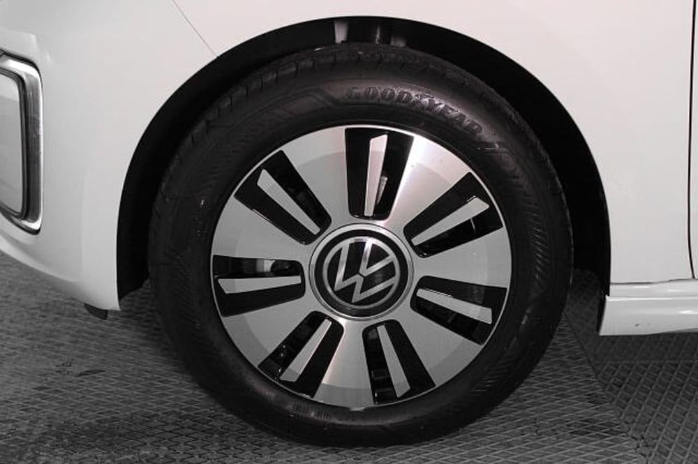 Volkswagen e-up! usata a Novara (19)