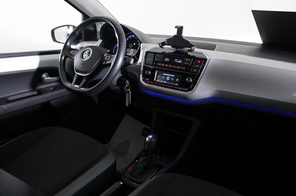 Volkswagen e-up! usata a Novara (7)