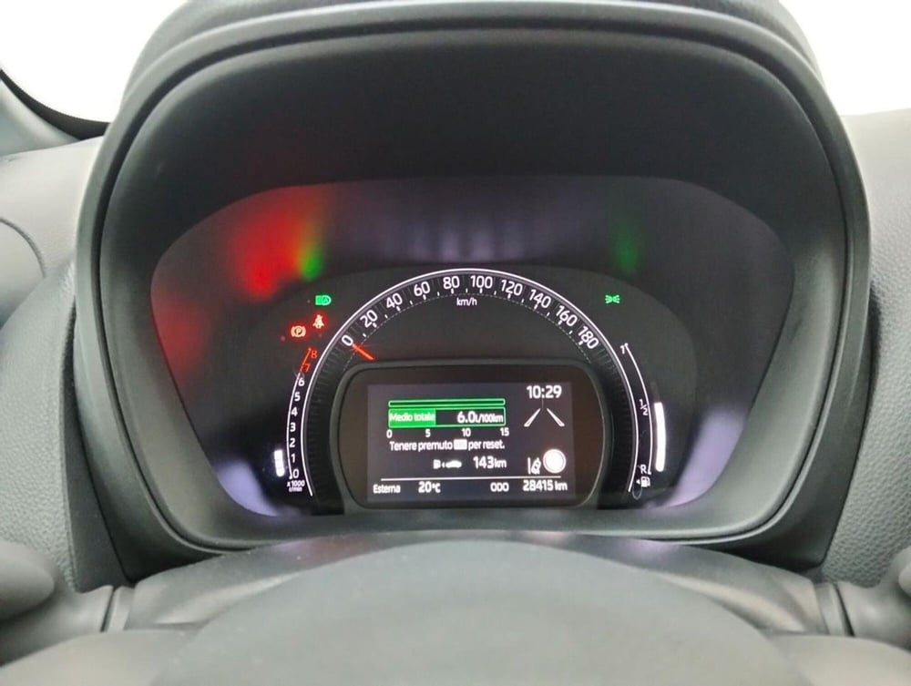 Toyota Aygo X usata a Como (12)