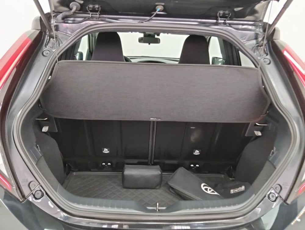 Toyota Aygo X usata a Como (18)