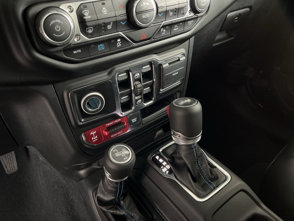 Jeep Wrangler Unlimited nuova a Pisa (7)