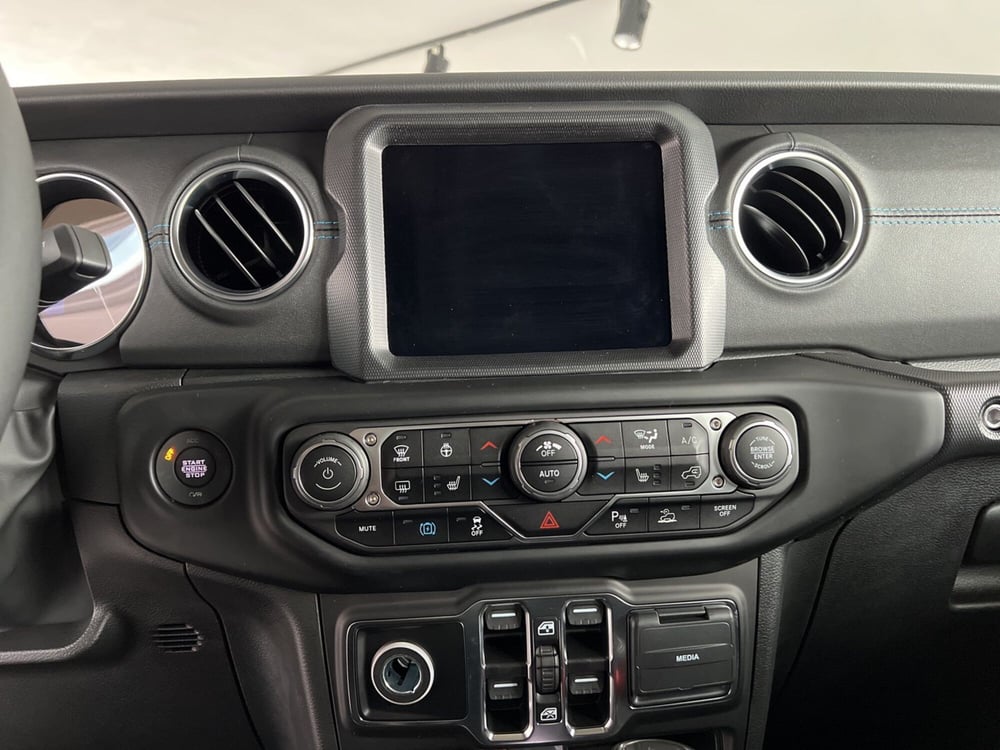 Jeep Wrangler Unlimited nuova a Pisa (9)