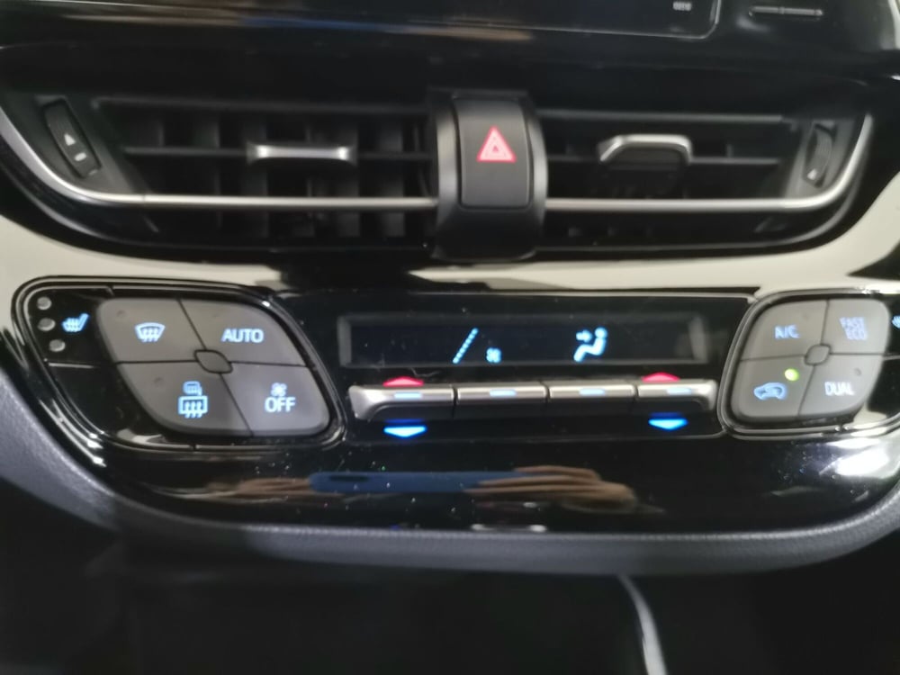 Toyota Toyota C-HR usata a Salerno (18)