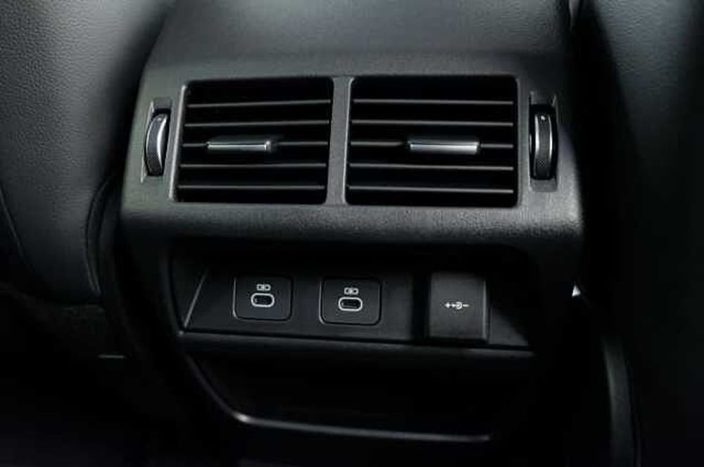 Land Rover Discovery Sport usata a Mantova (15)