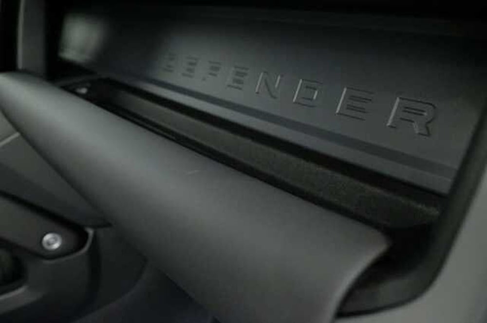 Land Rover Defender usata a Mantova (18)