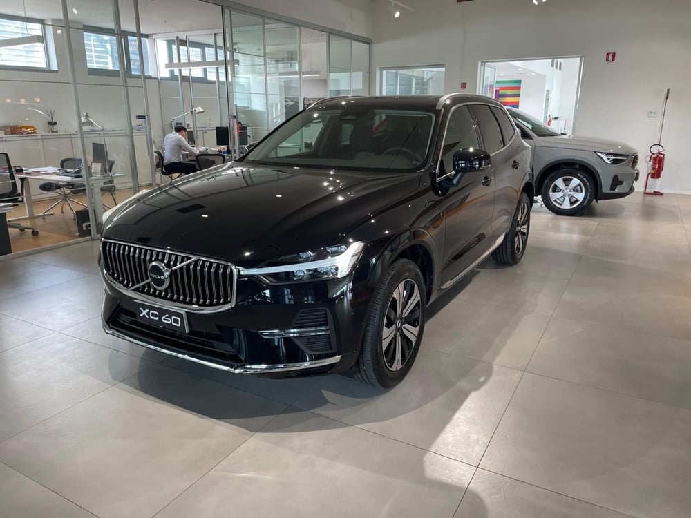 Volvo XC60 nuova a Prato