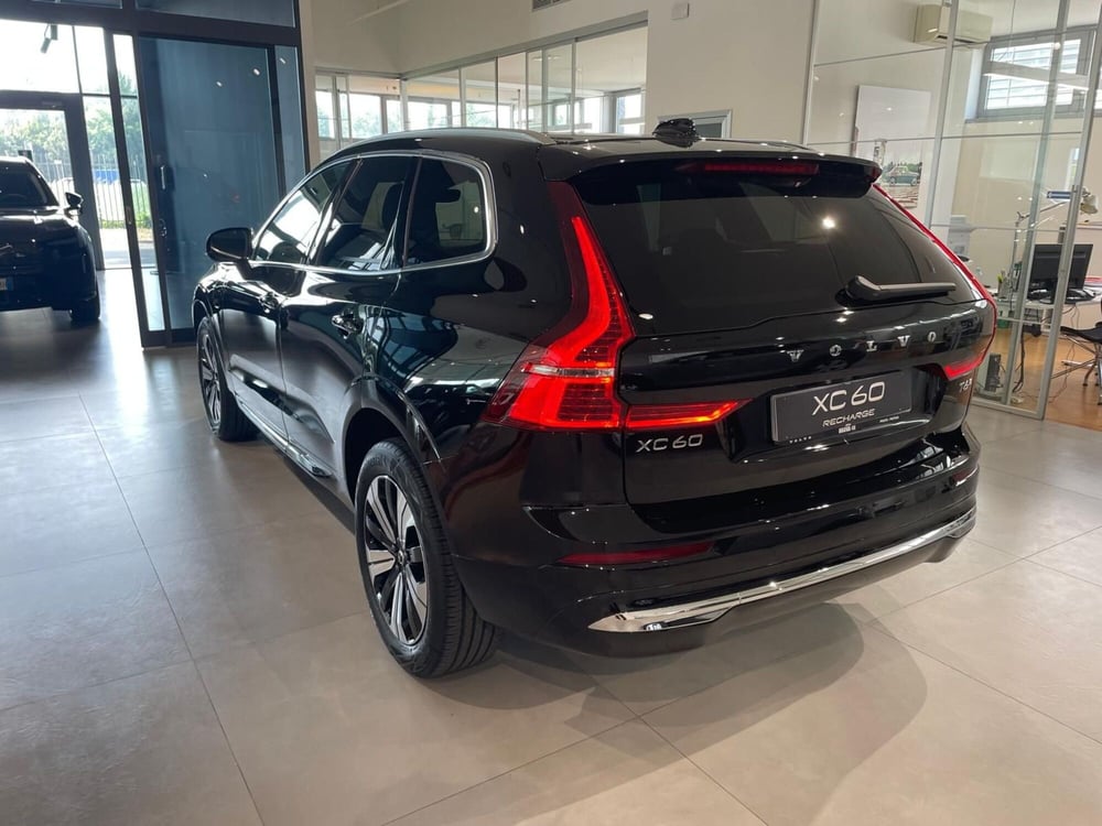 Volvo XC60 nuova a Prato (3)