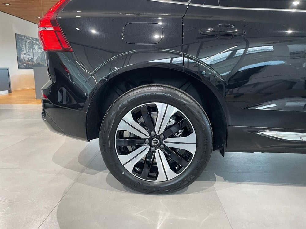 Volvo XC60 nuova a Prato (4)