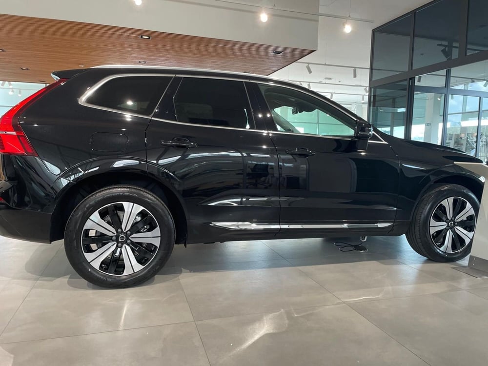 Volvo XC60 nuova a Prato (5)