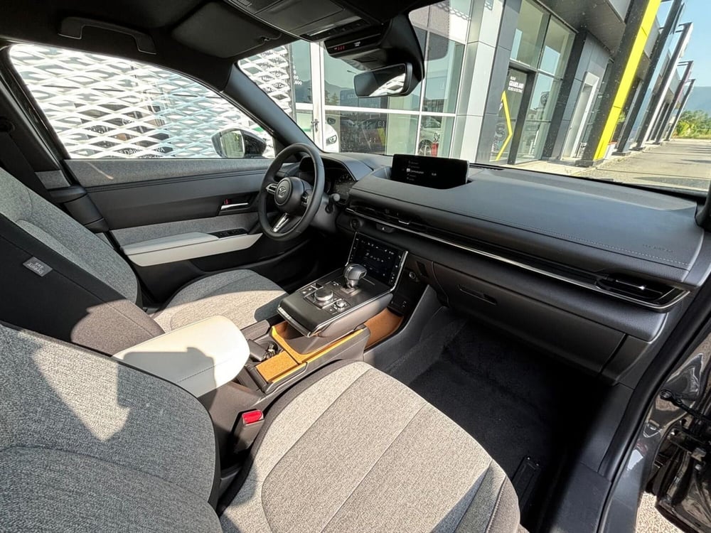 Mazda MX-30 nuova a Frosinone (9)