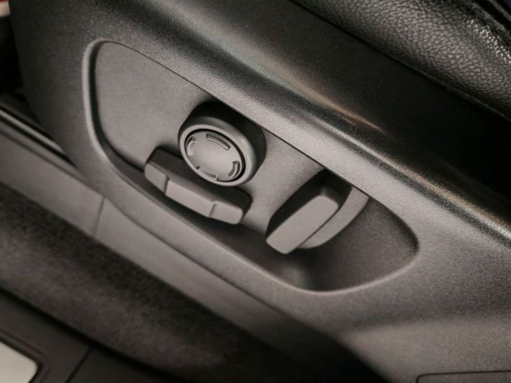 Land Rover Discovery usata a Novara (11)