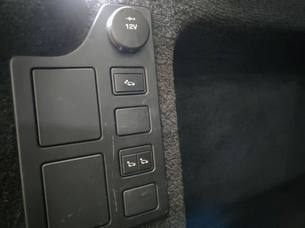 Land Rover Discovery usata a Novara (12)