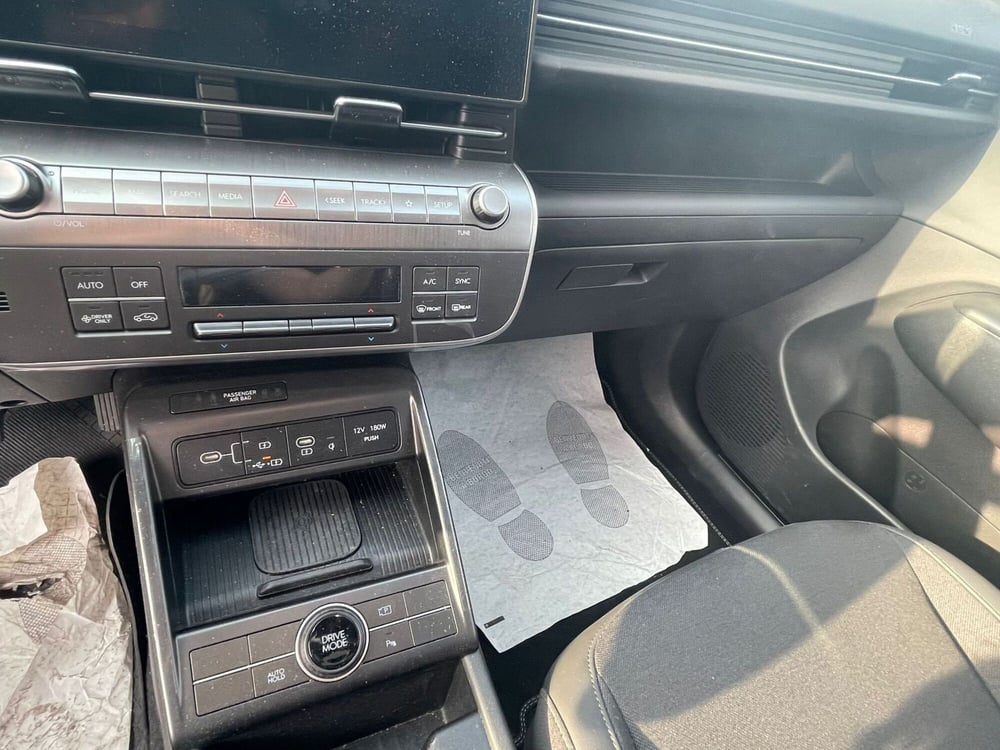 Hyundai Kona usata a Latina (17)