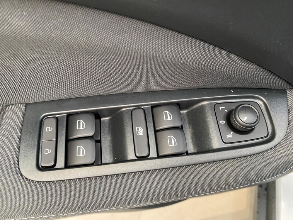 Leapmotor T03 nuova a Milano (20)