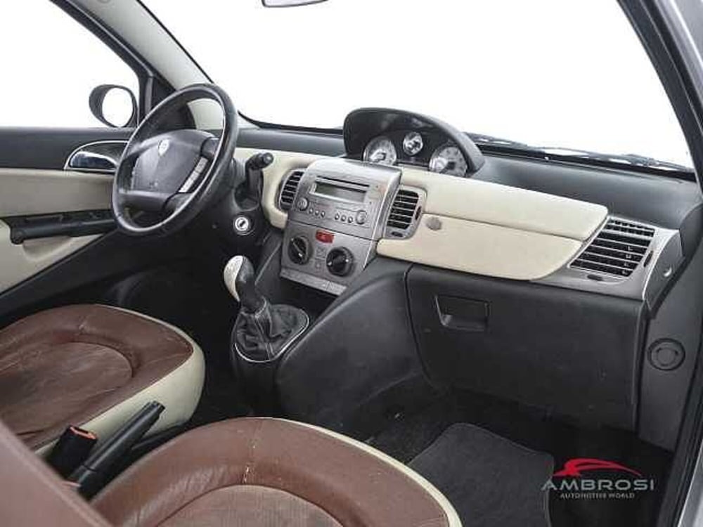 Lancia Ypsilon usata a Viterbo (12)