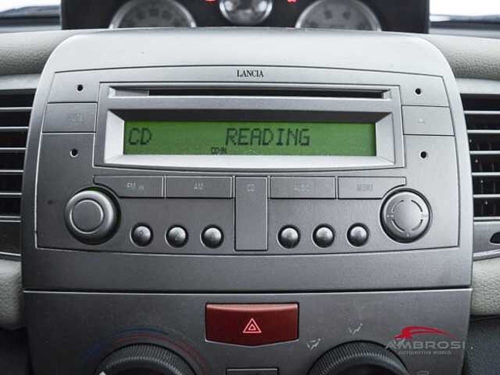 Lancia Ypsilon usata a Viterbo (15)