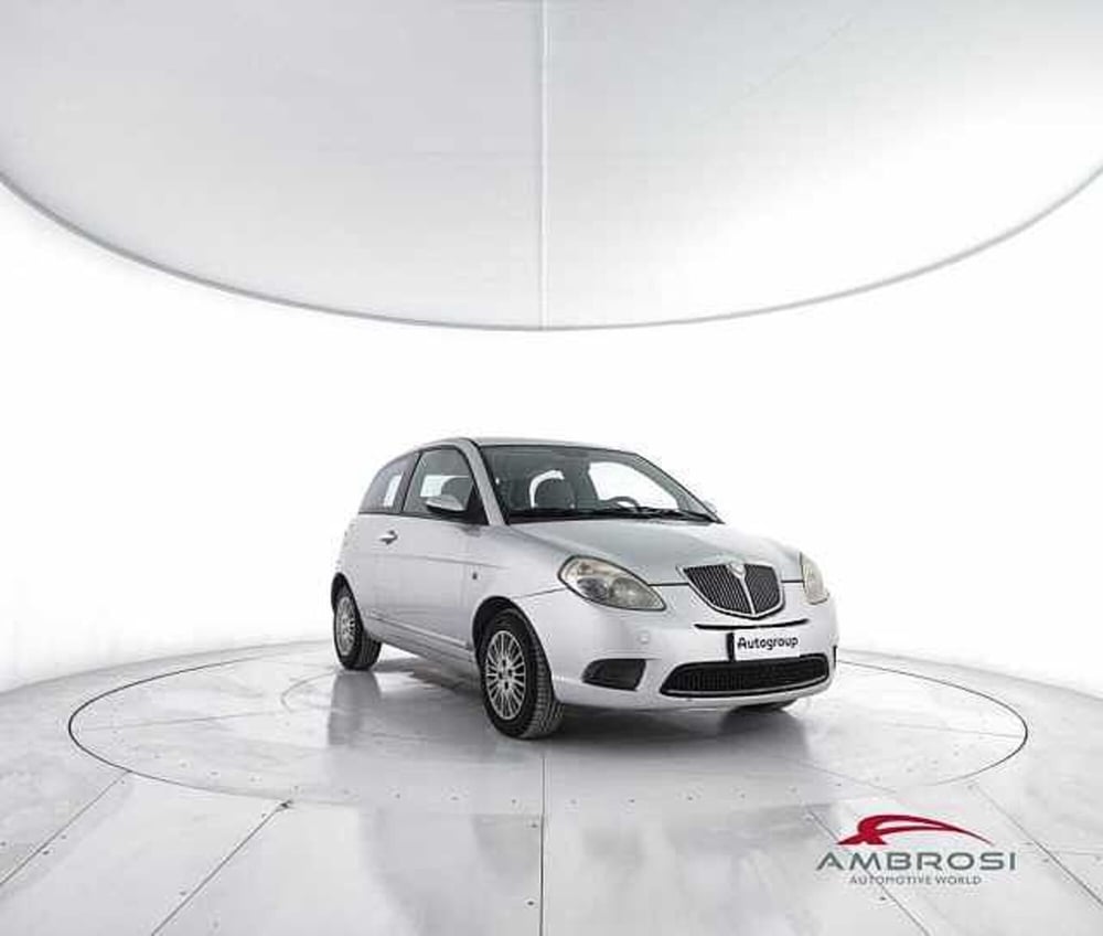 Lancia Ypsilon usata a Viterbo (2)