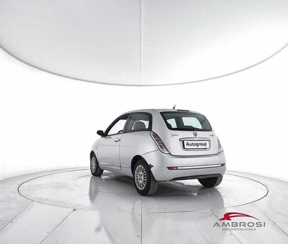 Lancia Ypsilon usata a Viterbo (4)