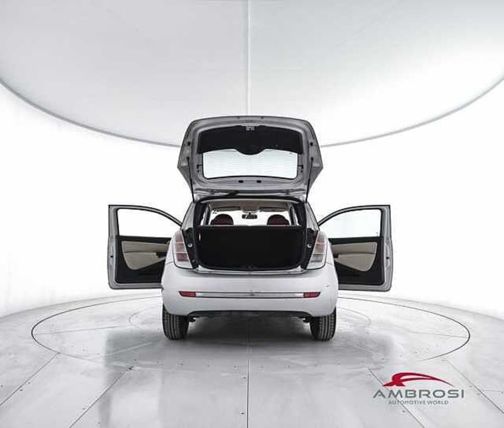 Lancia Ypsilon usata a Viterbo (7)