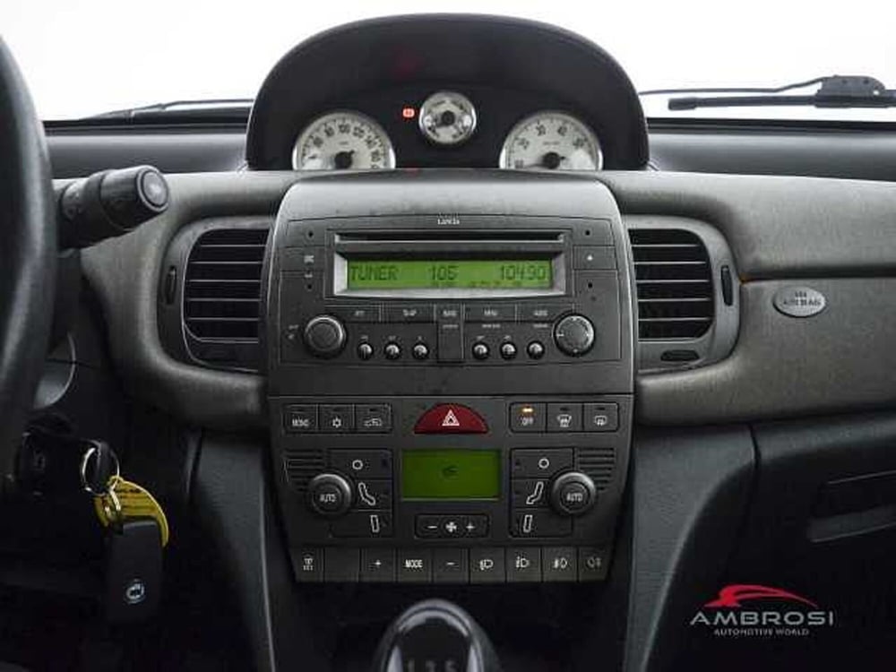 Lancia Ypsilon usata a Viterbo (16)