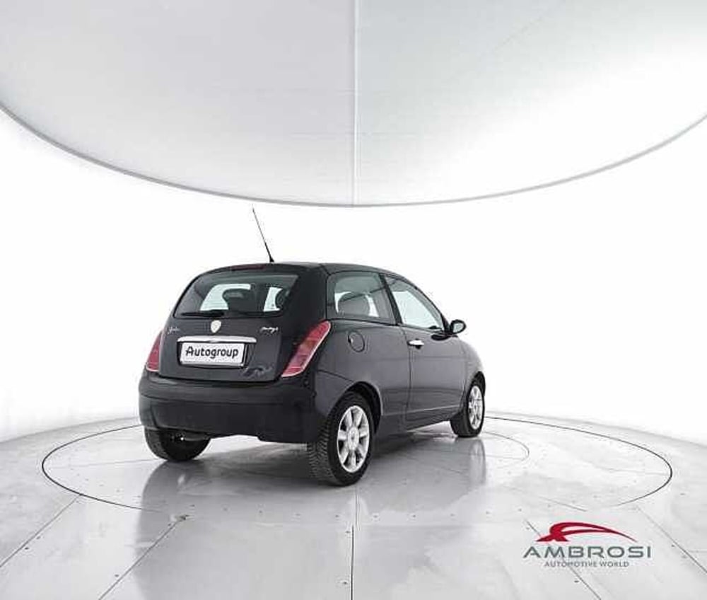 Lancia Ypsilon usata a Viterbo (3)