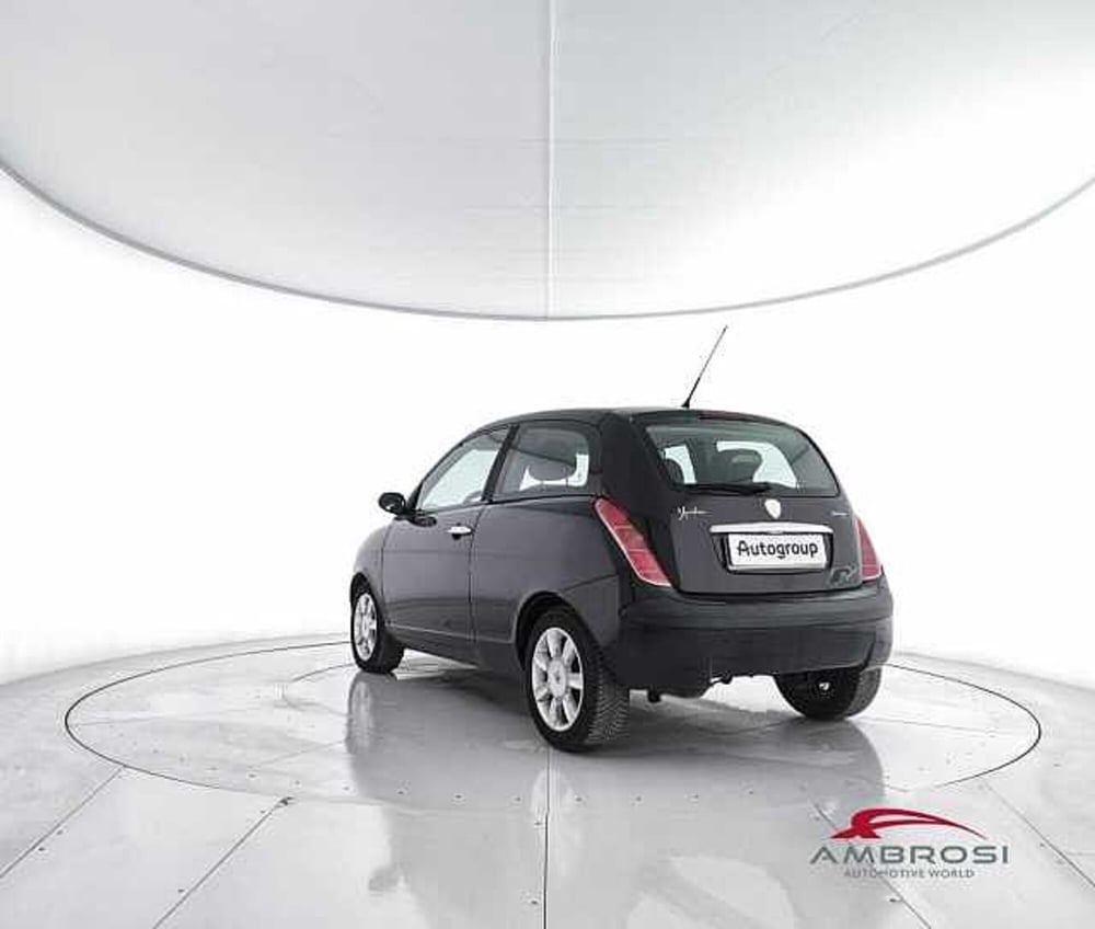 Lancia Ypsilon usata a Viterbo (4)