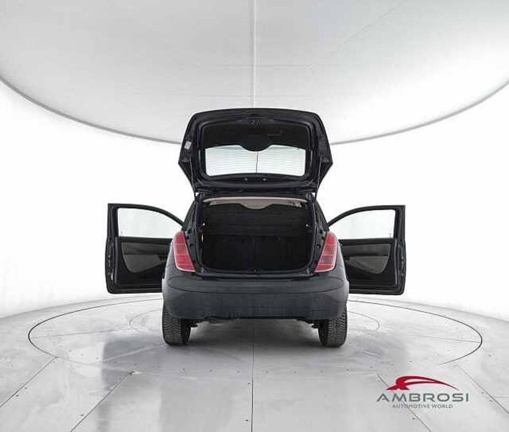 Lancia Ypsilon usata a Viterbo (7)