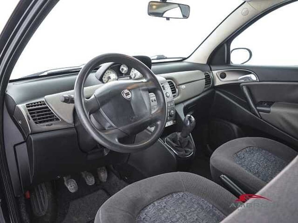 Lancia Ypsilon usata a Viterbo (8)