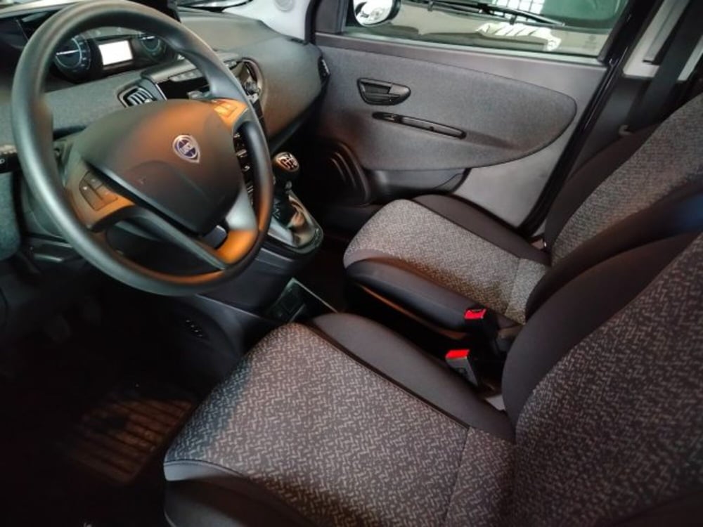 Lancia Ypsilon usata a Forlì-Cesena (11)