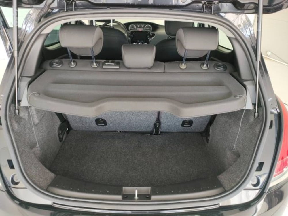 Lancia Ypsilon usata a Teramo (5)