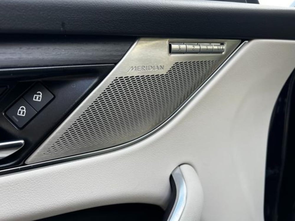 Jaguar F-Pace usata a Bergamo (14)