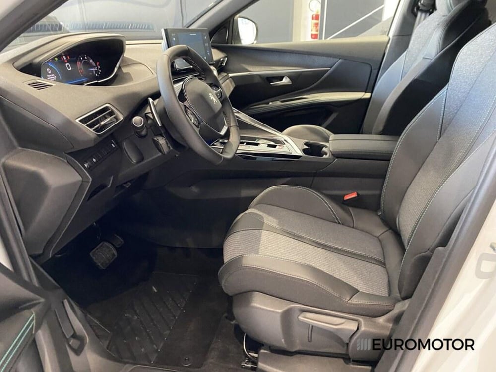 Peugeot 5008 nuova a Bari (13)