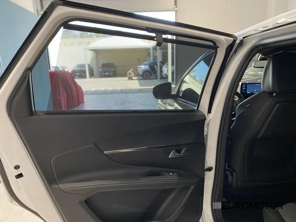 Peugeot 5008 nuova a Bari (15)