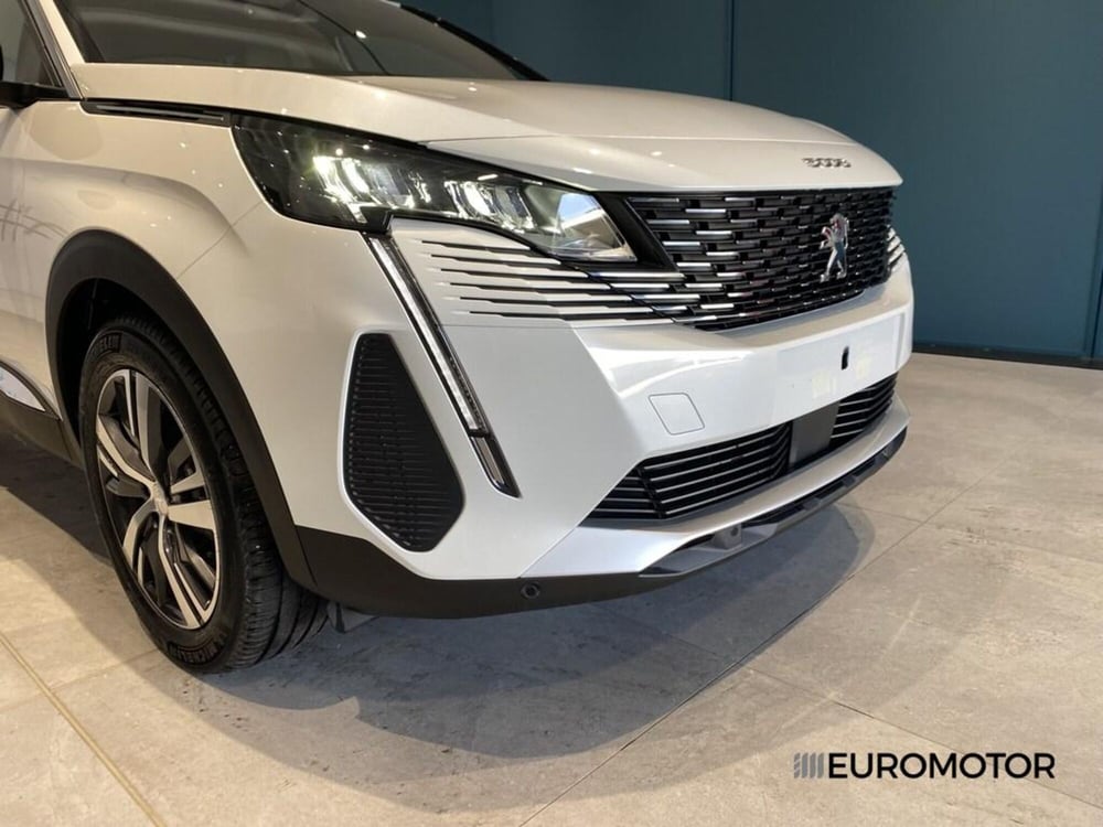 Peugeot 5008 nuova a Bari (4)