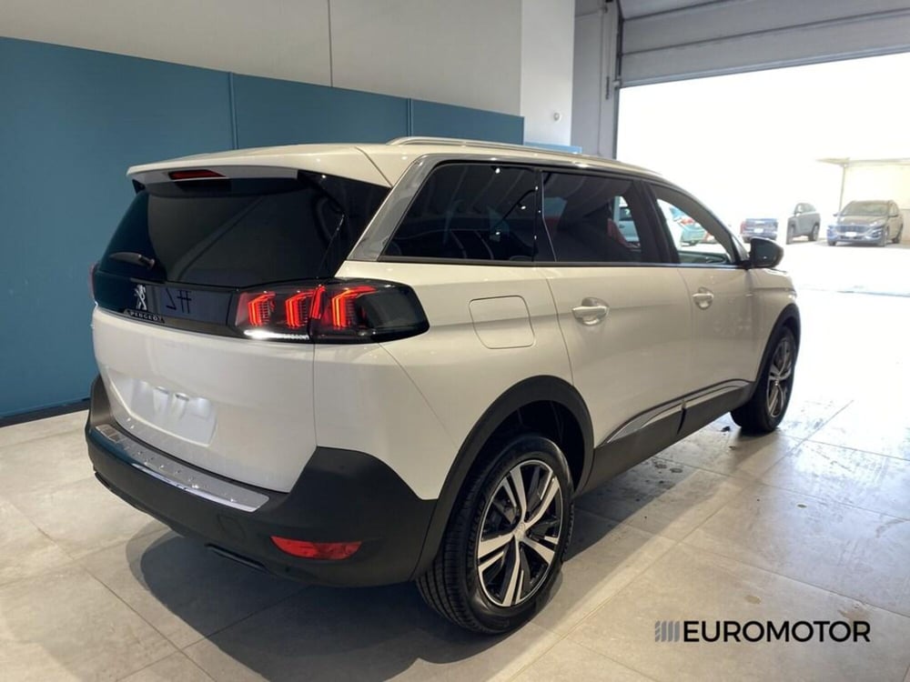 Peugeot 5008 nuova a Bari (7)