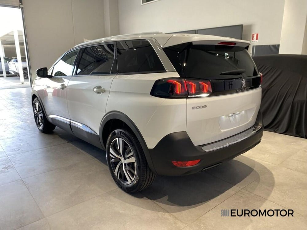 Peugeot 5008 nuova a Bari (9)