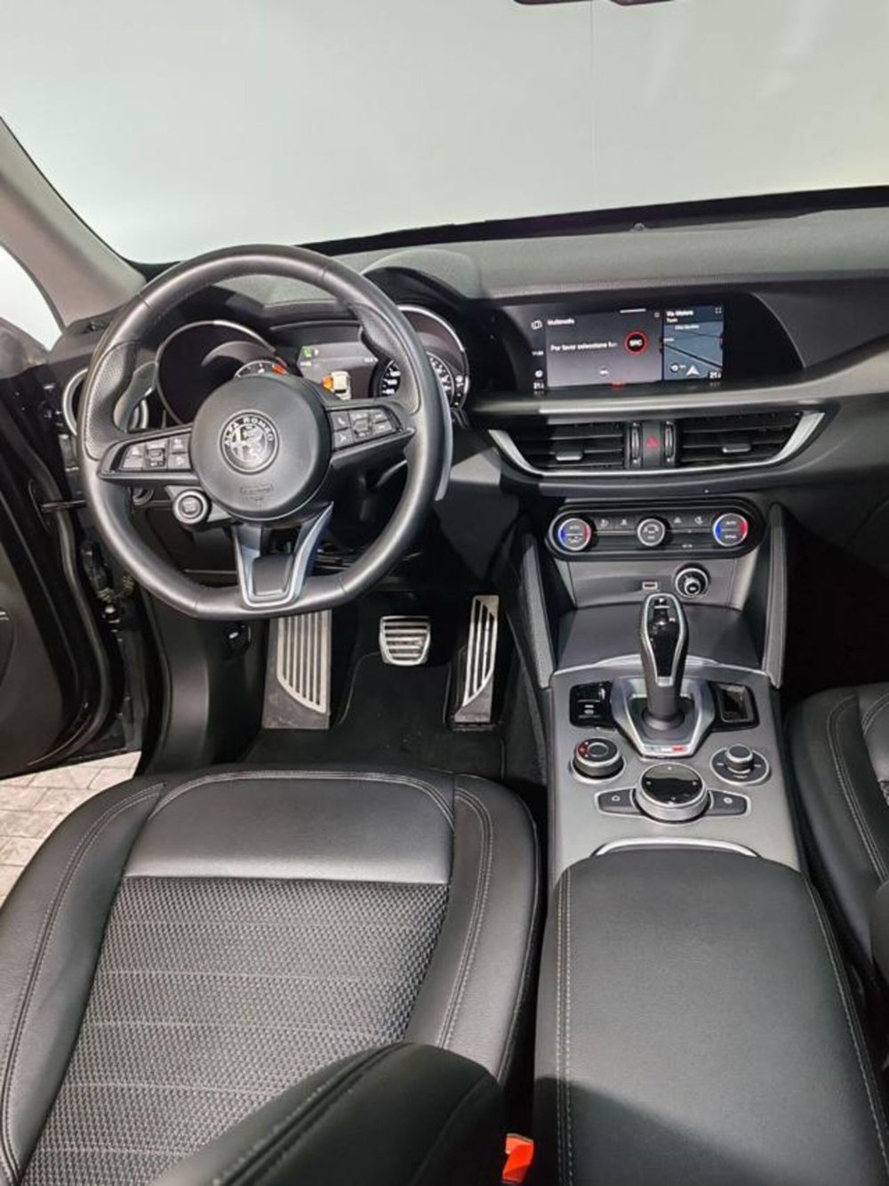Alfa Romeo Stelvio usata a Torino (14)