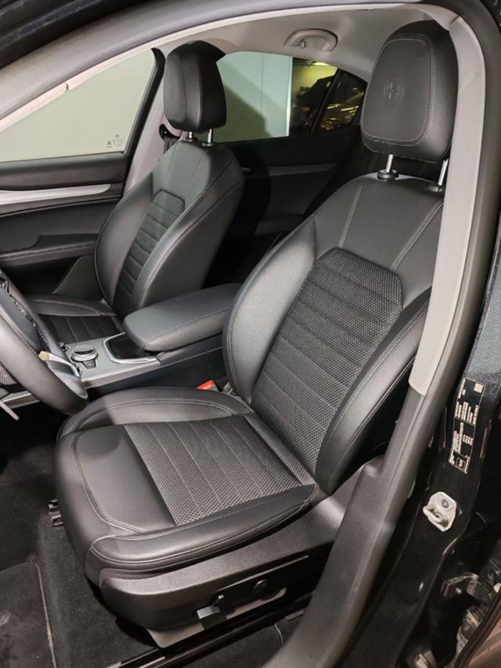 Alfa Romeo Stelvio usata a Torino (15)