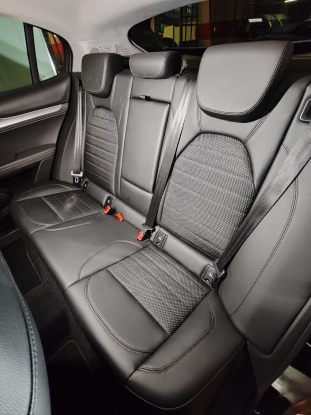 Alfa Romeo Stelvio usata a Torino (16)
