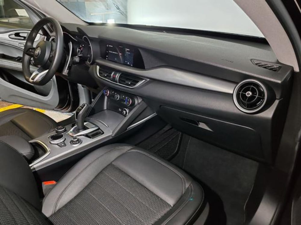 Alfa Romeo Stelvio usata a Torino (20)