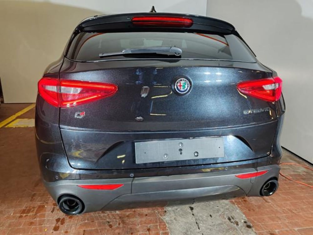 Alfa Romeo Stelvio usata a Torino (5)
