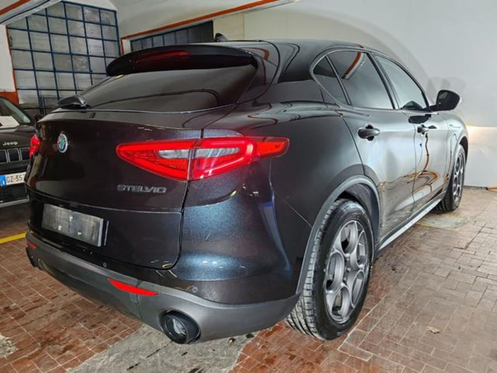Alfa Romeo Stelvio usata a Torino (6)